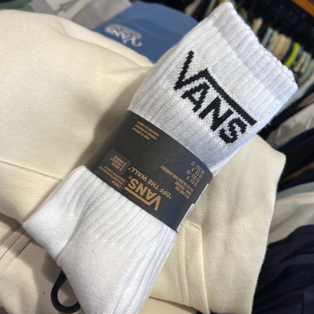 Vans Socks 3 pairs set CREW VANS.
"OFF THE WALL" White/White
NWT - Picture 9 of 16
